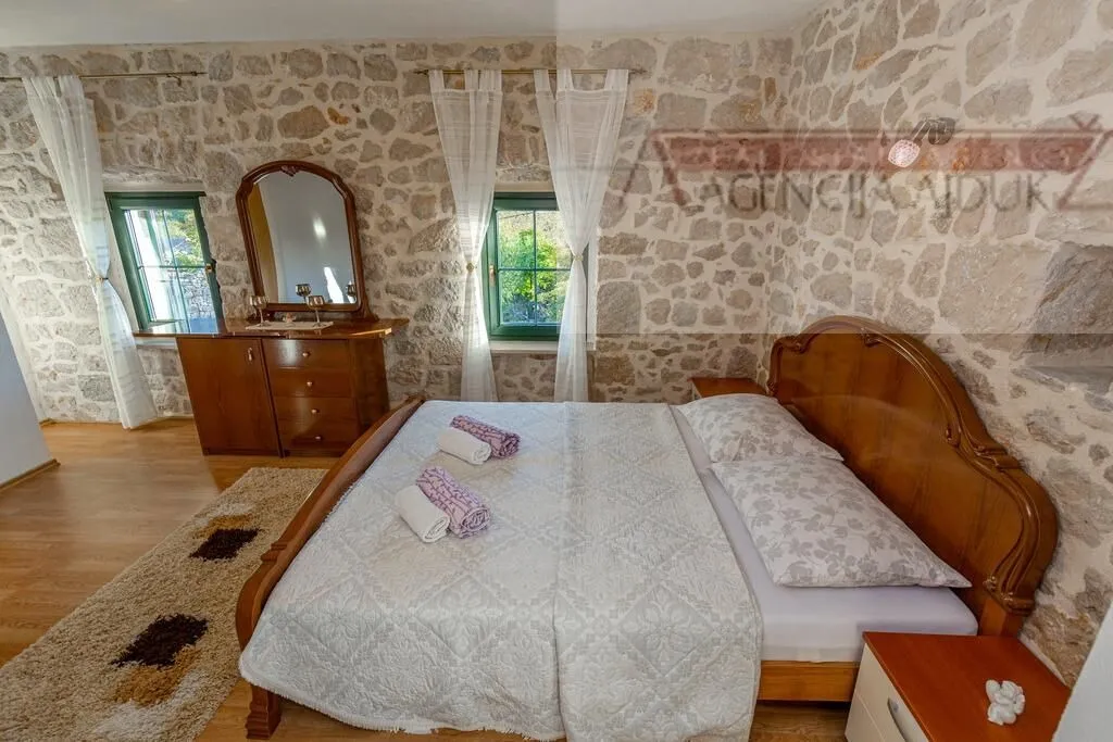imotski - vila sa bazenom 190 m2 - top ponuda - slika 14