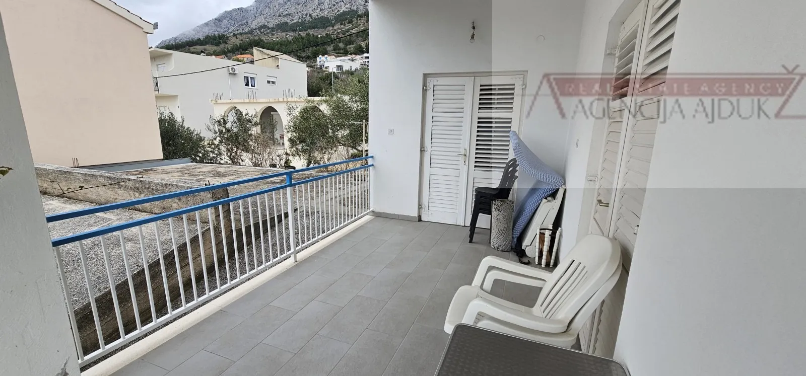 omiš stanići kuća 200 m2 - 120m od mora - otvoren pogled - slika 5