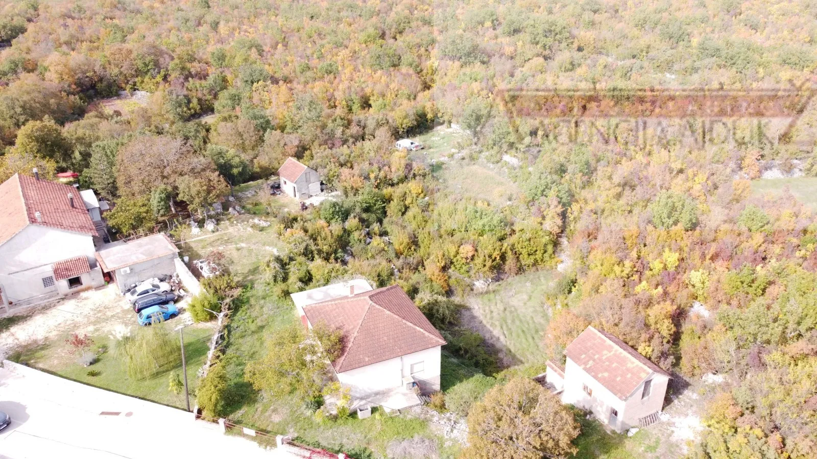 imotski runović samostojeća kuća 250 m2 + okućnica 1600 m2 - slika 12