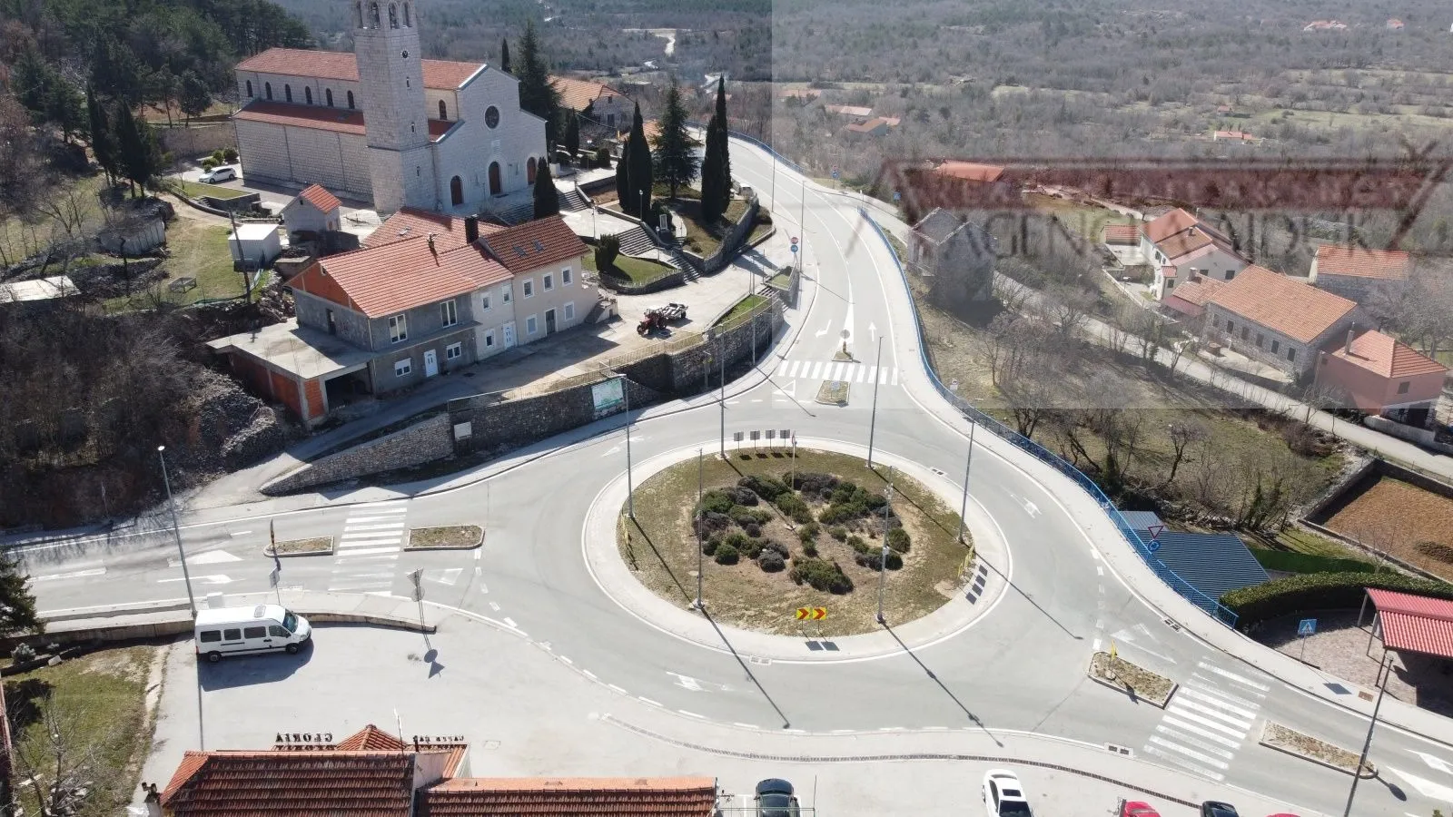 imotski lovreć stambeno-poslovni objekt 700 m2 - novo - slika 1
