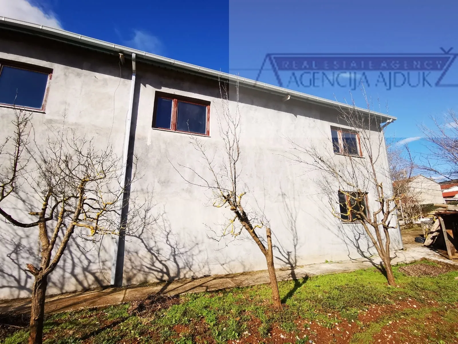 imotski poslovni objekt 635 m2 sa zemljištem 1950 m2 - slika 9