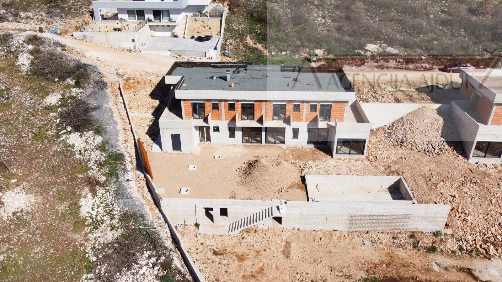 imotski vila (roh-bau) 390 m2 top lokacija - ekskluziva - slika 4