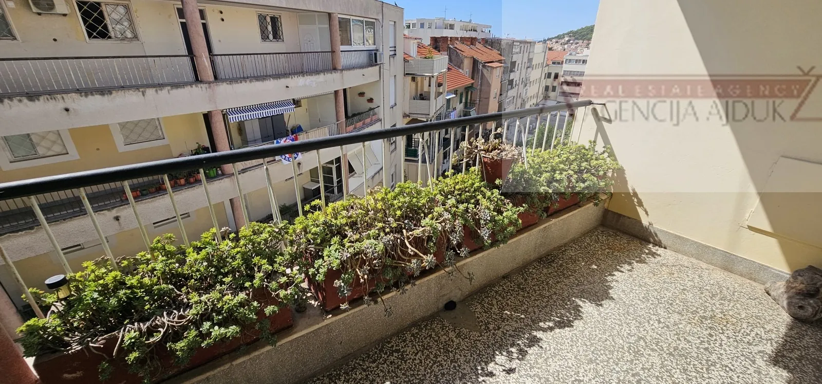 split centar 65,88 m2 stan na top lokaciji - novo u ponudi - slika 8