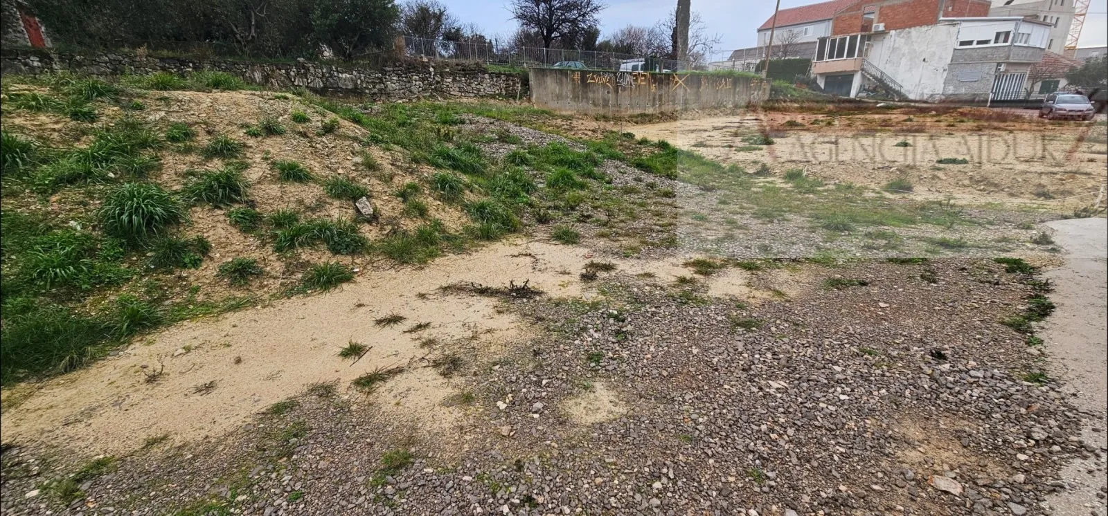solin najam građevinskog zemljišta 900 m2 + mogućnost gradnje - slika 9