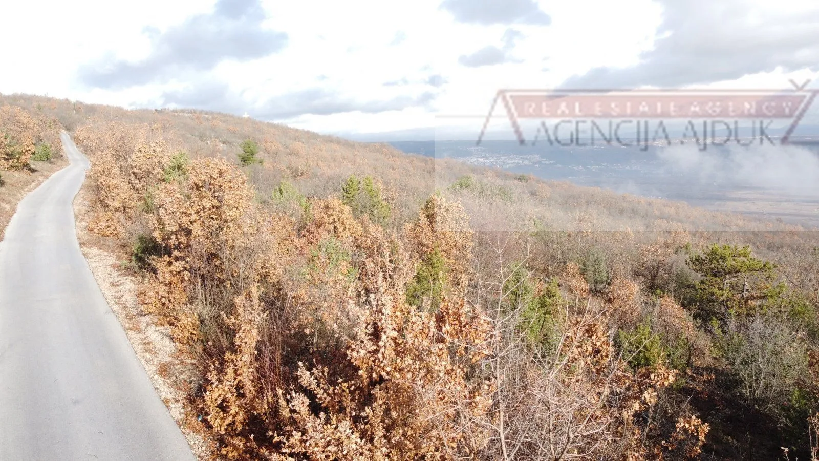 Imotski Zmijavci građevinsko zemljište 957 m2 - mirna lokacija - Imotski, Imotski