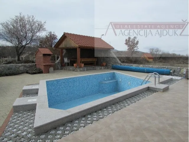 imotski - cista provo vila sa bazenom 742 m2 - sniženo - slika 3