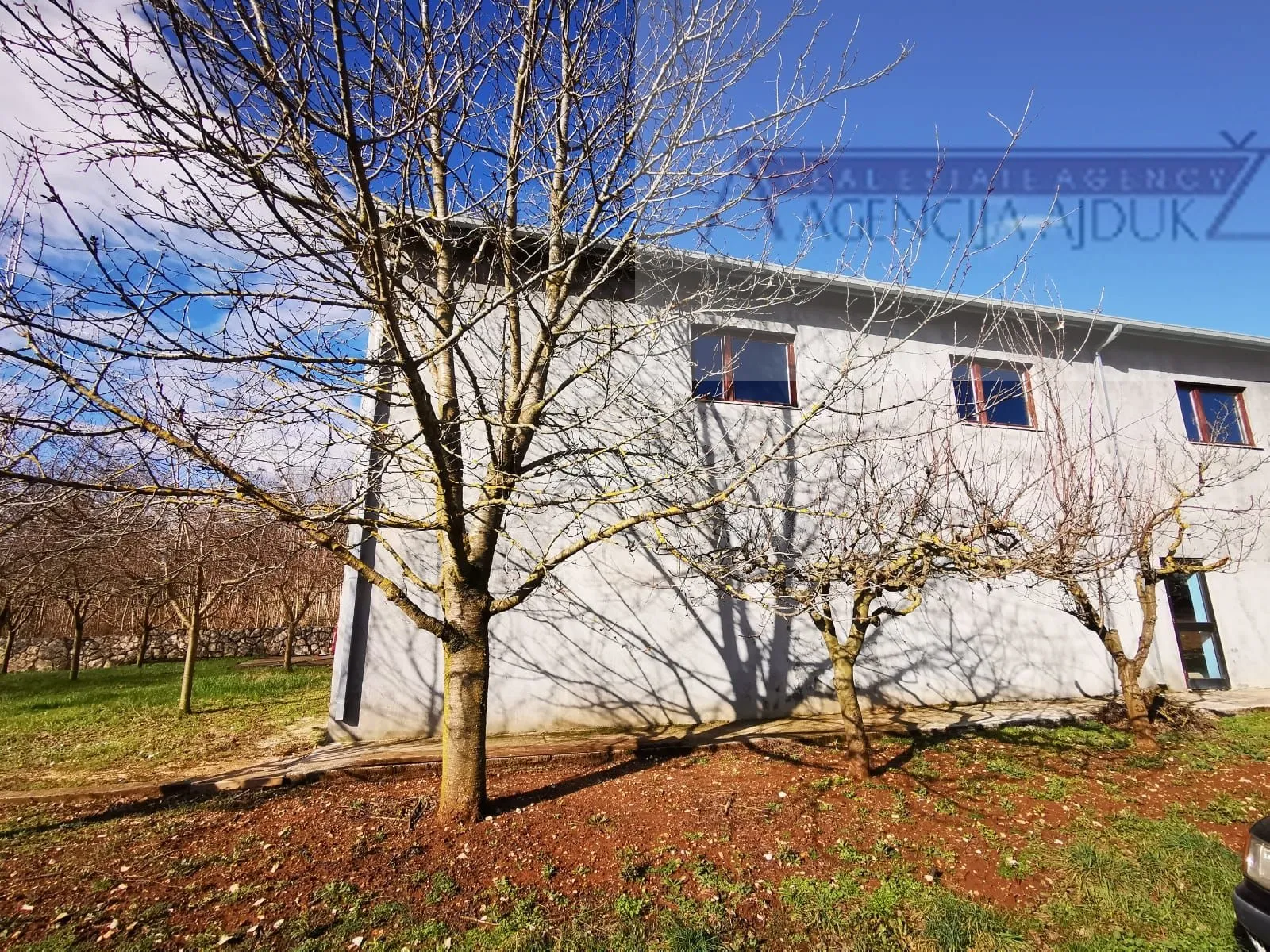 imotski poslovni objekt 635 m2 sa zemljištem 1950 m2 - slika 10