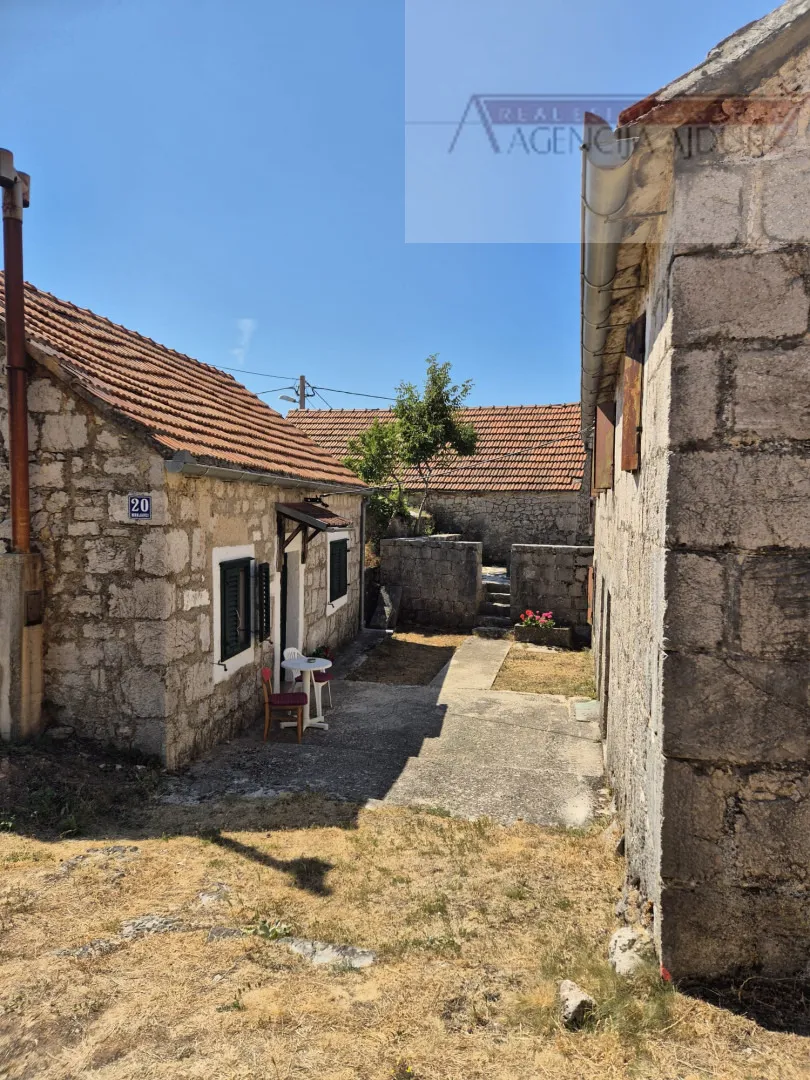imotski - mrnjavci kamene kuća 190m2 + okućnica - slika 3