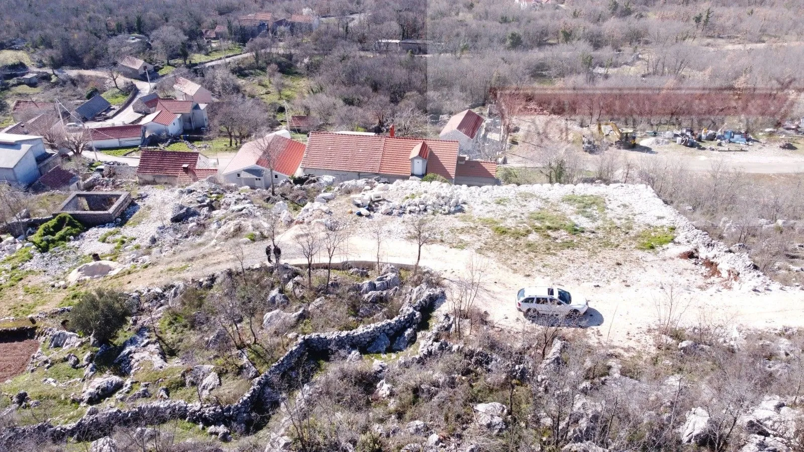 zagvozd 700 m2 građevinsko zemljište + gotovi iskopi - novo - slika 3