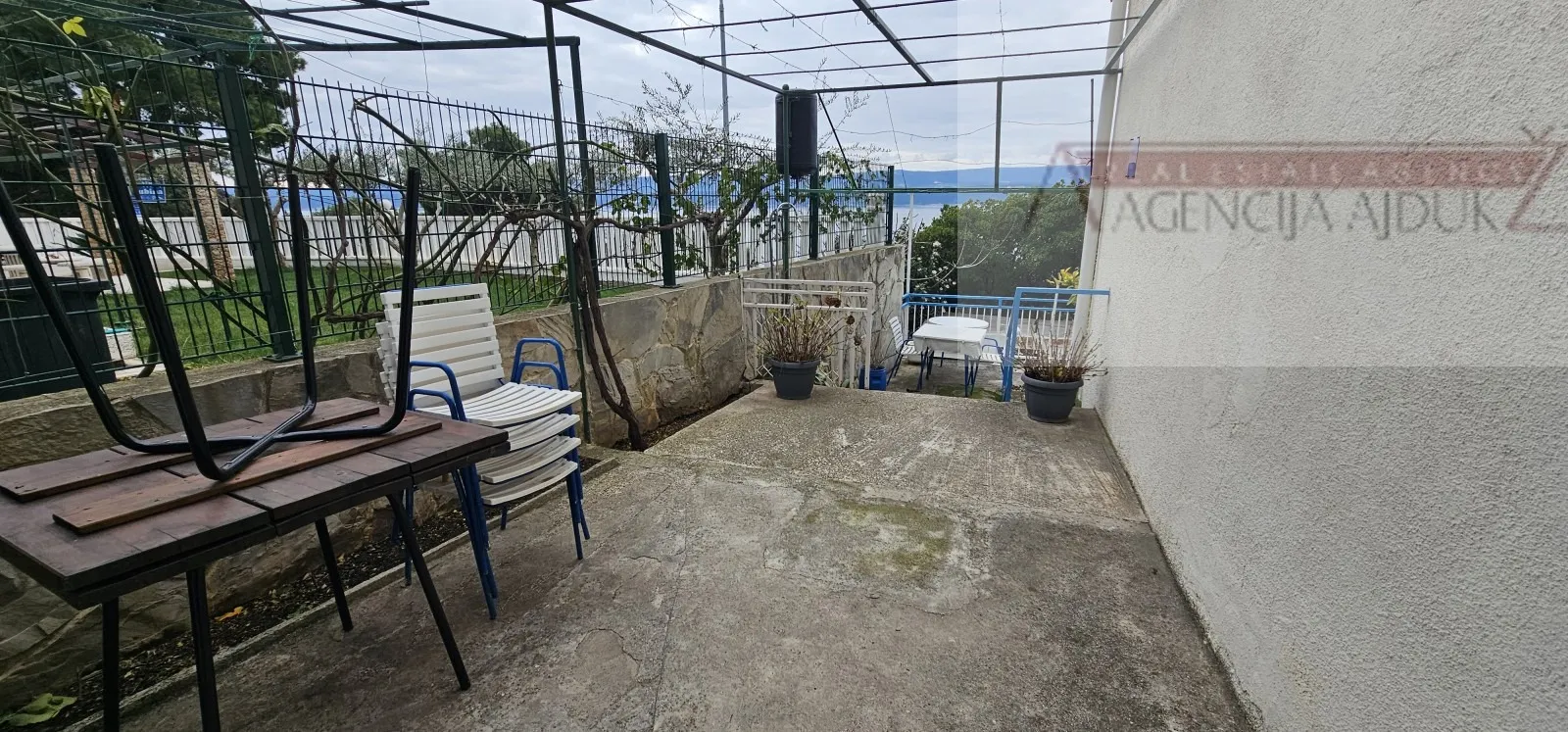 omiš stanići kuća 200 m2 - 120m od mora - otvoren pogled - slika 6