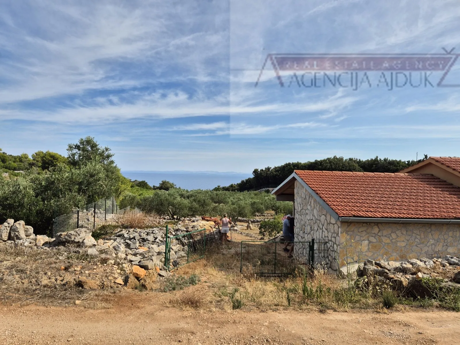 otok vis rogačić kuća u izgradnji + zemljište 5100 m2 - slika 1