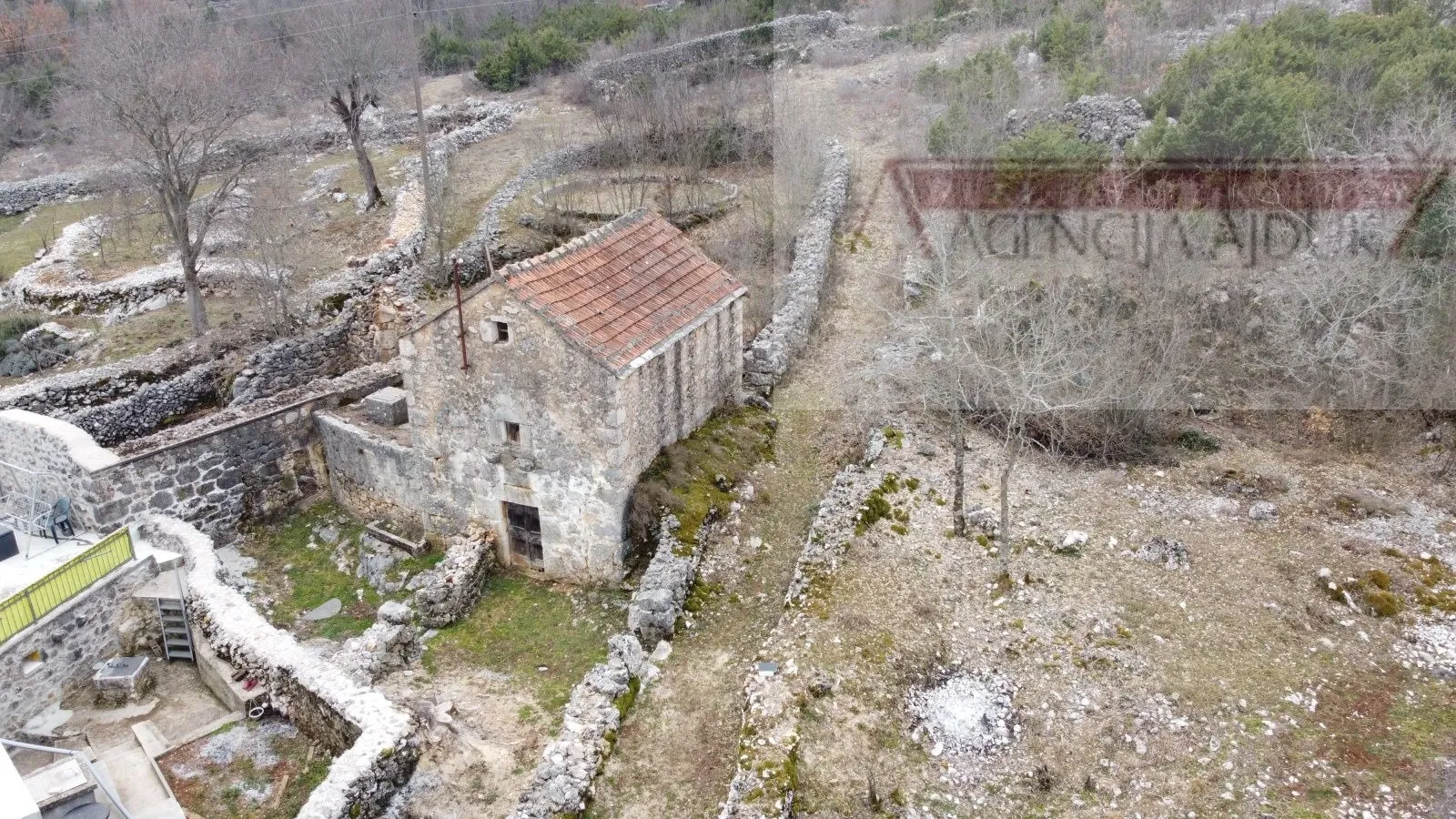 imotski slivno kamene kuće + okućnica - novo u ponudi - slika 3
