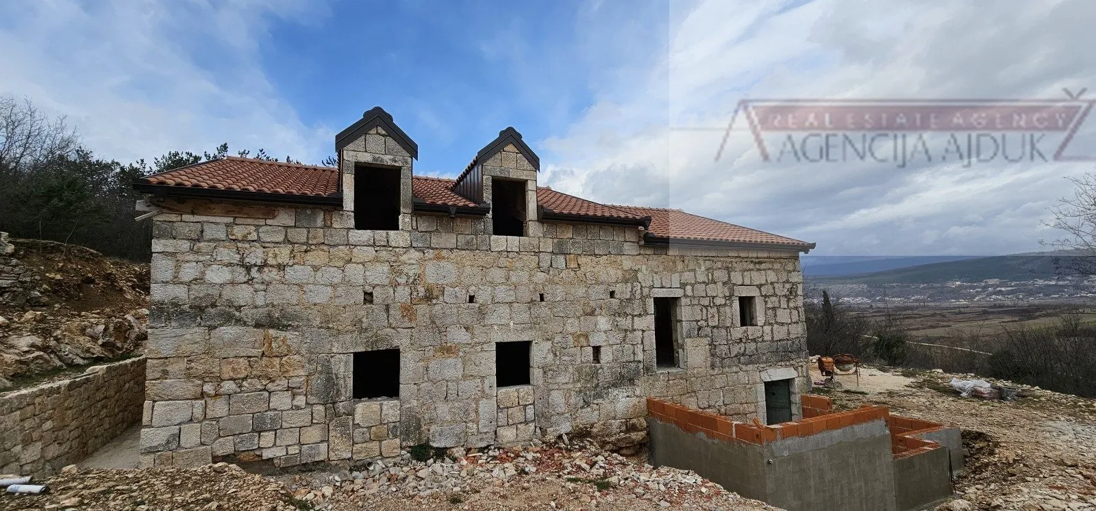 imotski kuća za odmor u izgradnji 300 m2 - parcela 4300 m2 - intima - slika 3