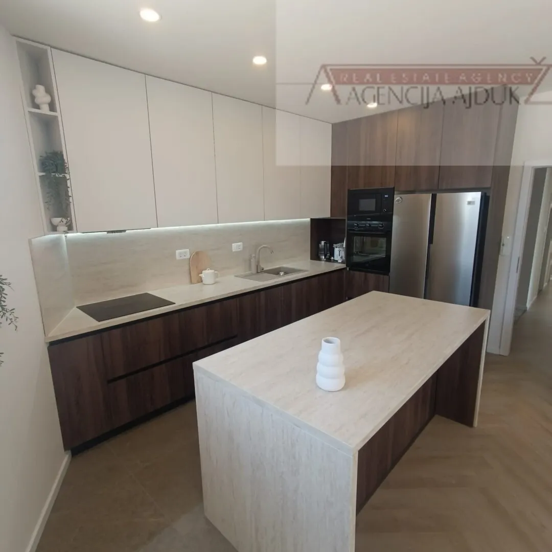imotski stan 140 m2 + dvorište 80 m2 sa bazenom - novo!!! - slika 7