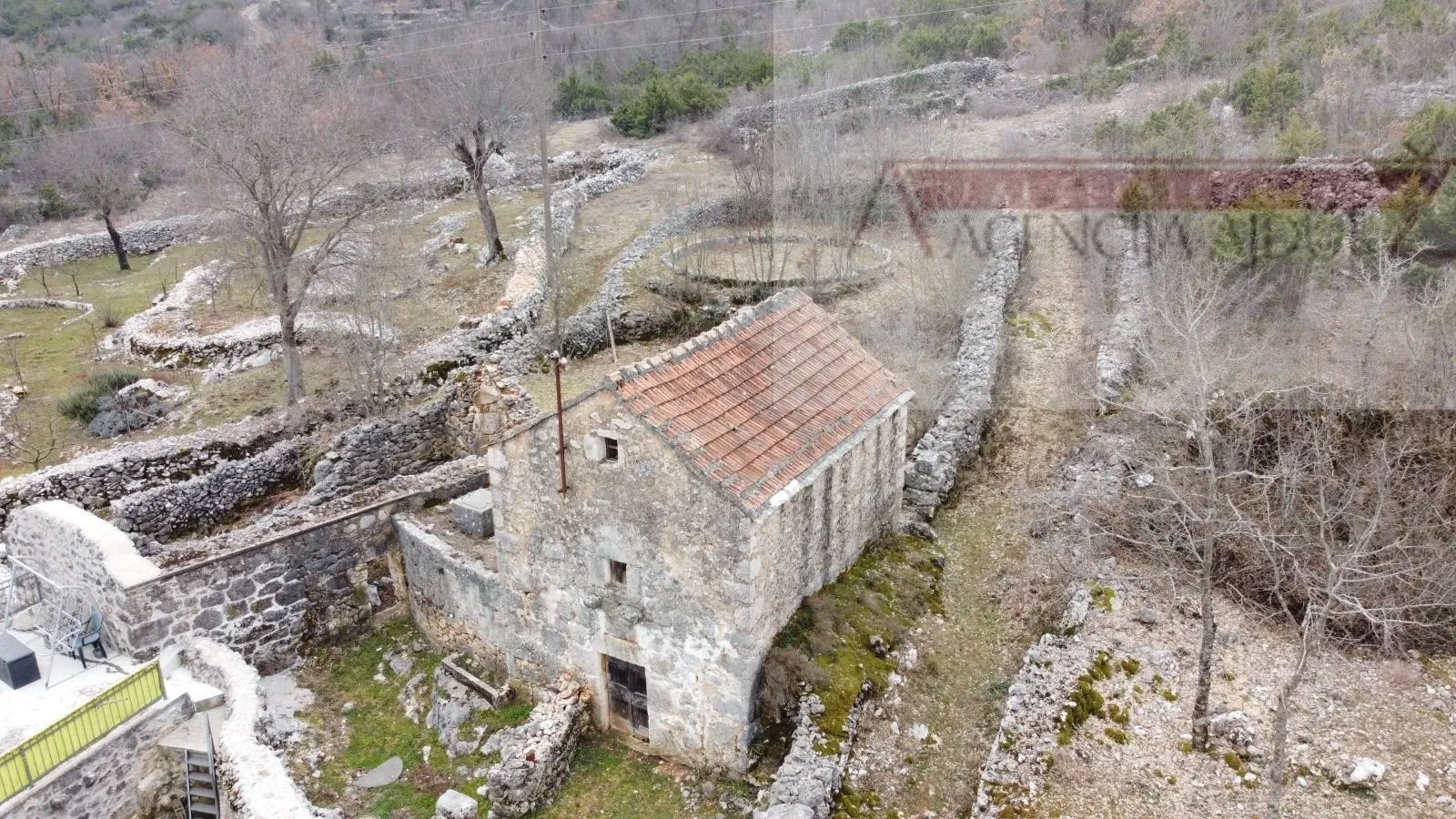 imotski slivno kamene kuće + okućnica - novo u ponudi - slika 12