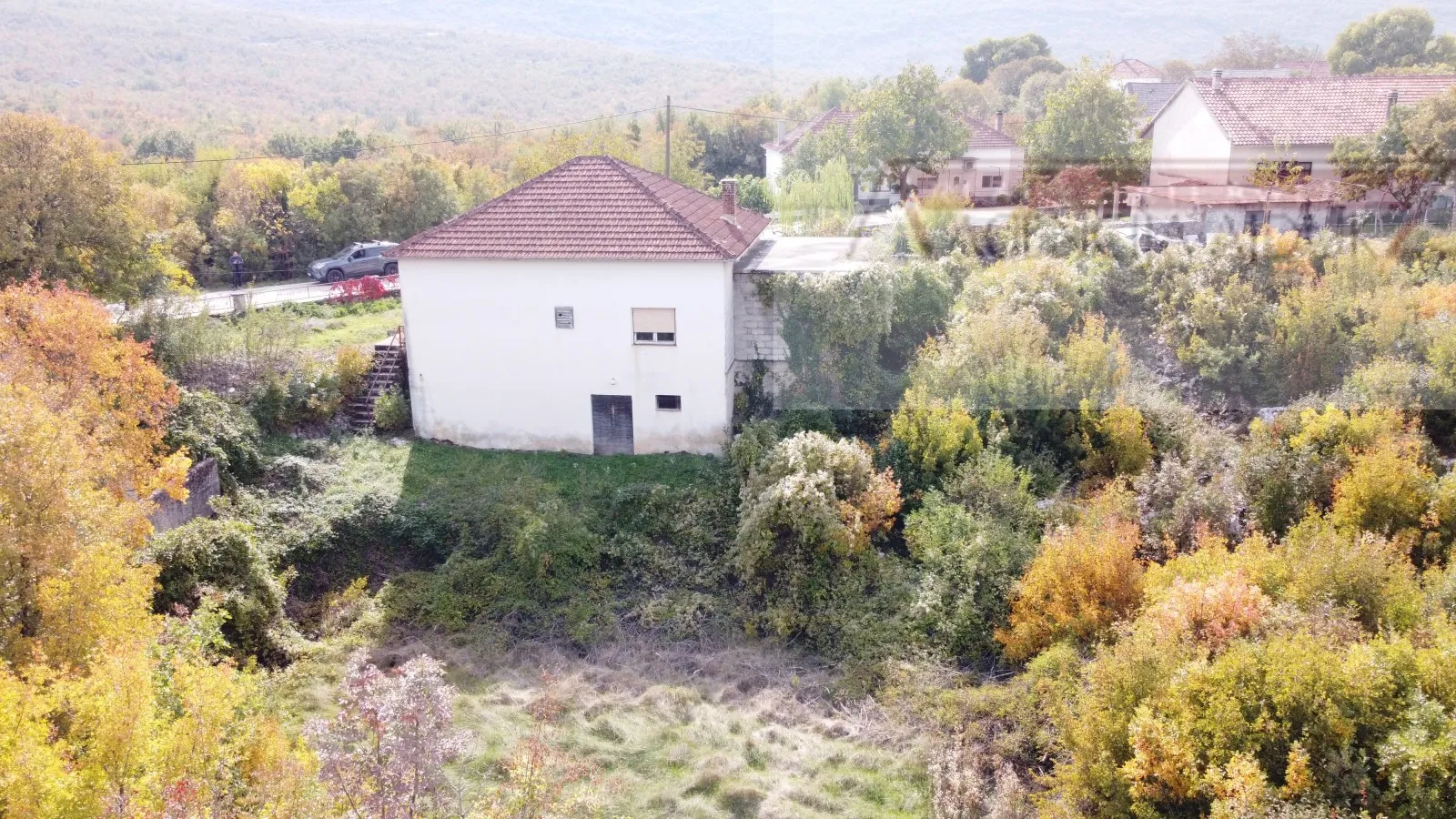imotski runović samostojeća kuća 250 m2 + okućnica 1600 m2 - slika 14