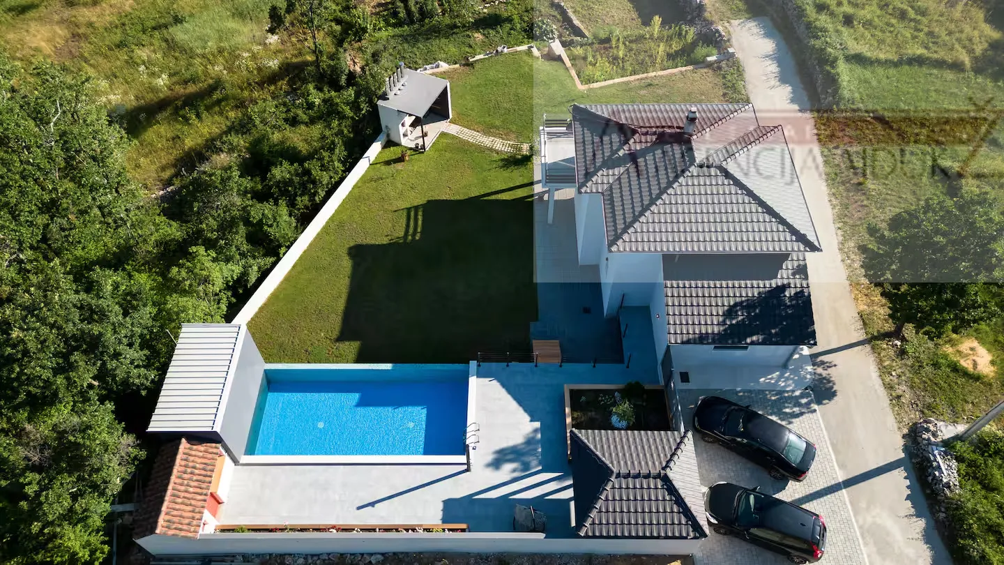 imotski kuća za odmor 187 m2 + bazen + pomoćni objekti - novo u ponudi - slika 1