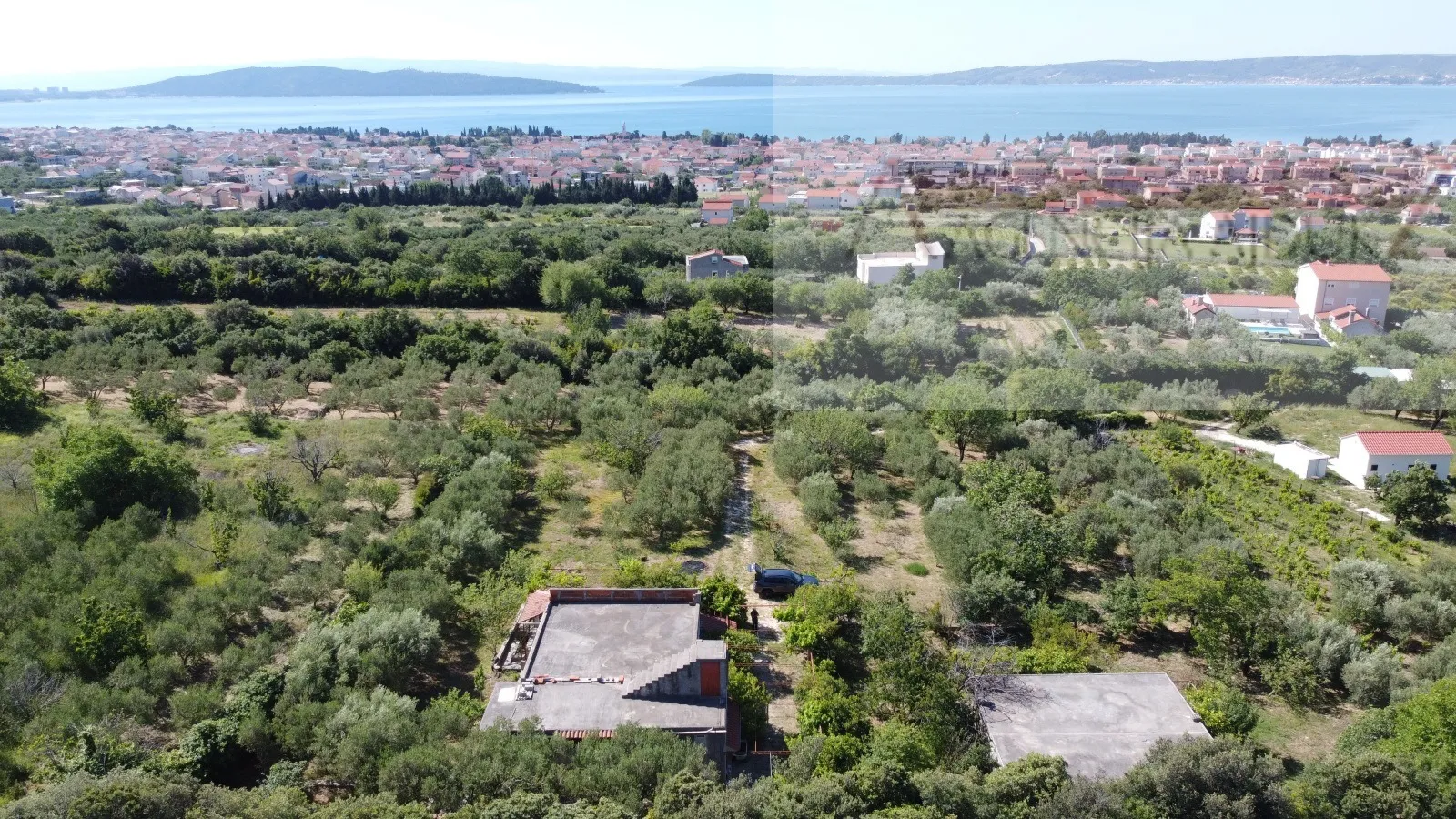 Kaštel Lukšić kuća 219 m2 + parcela 2993 m2 intimna lokacija - top - Kaštel Lukšić, Kaštela