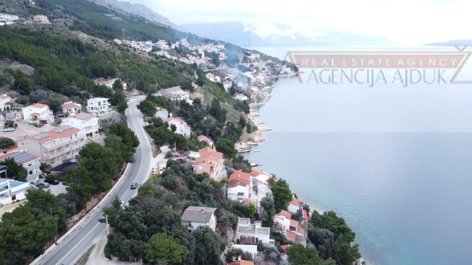 omiš stanići kuća 200 m2 - 120m od mora - otvoren pogled - slika 16