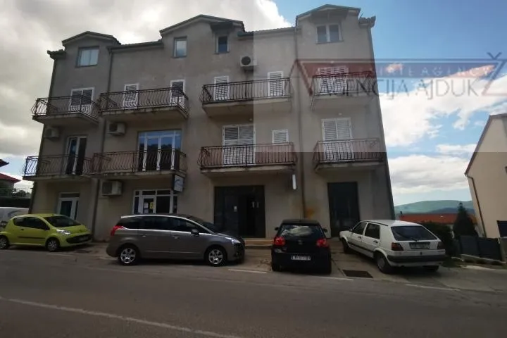 imotski poslovni prostor 88,60 m2 + terasa - najam - slika 2