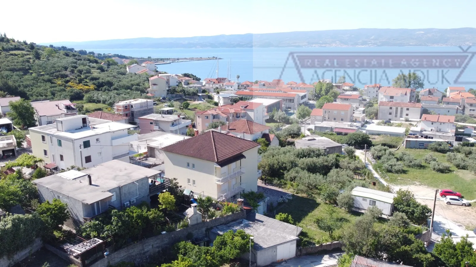 kuća prodaja omiš 560 m2 - slika 2
