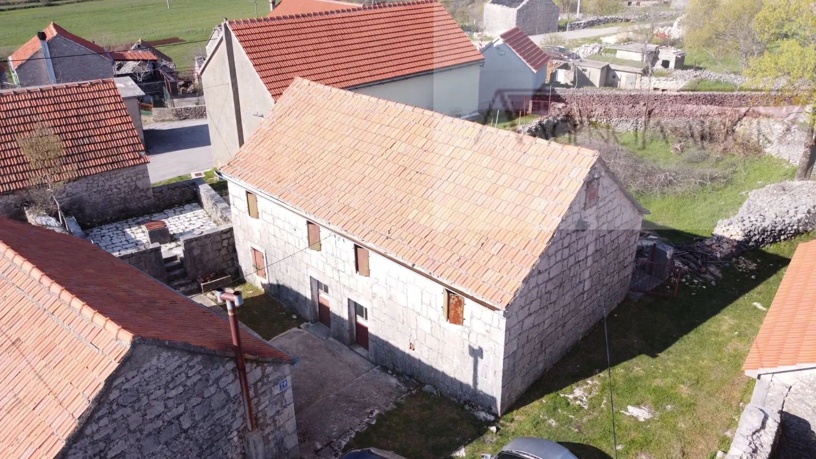 imotski - mrnjavci 4 kamene kuća 256m2 + okućnica - intima - slika 4