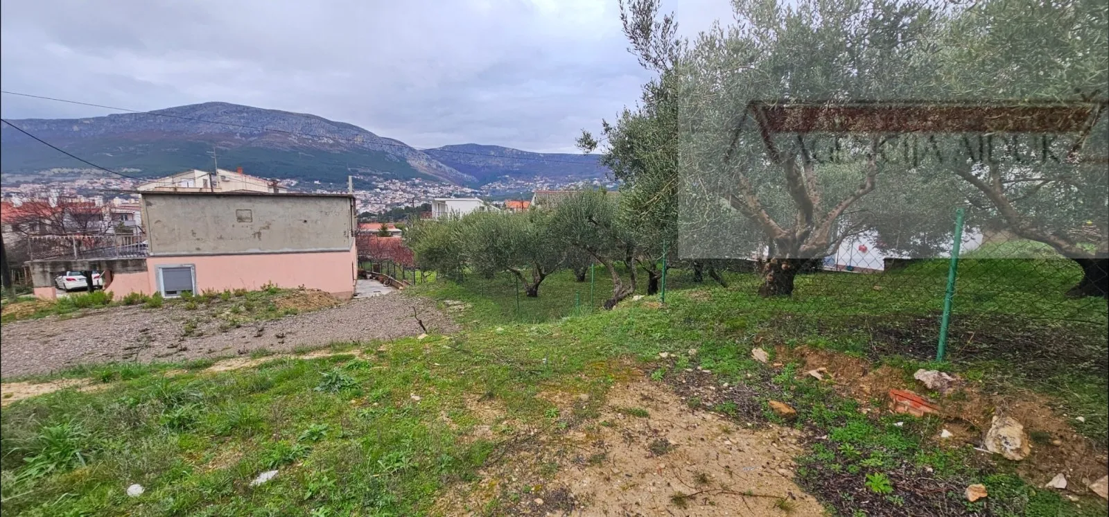 solin najam građevinskog zemljišta 900 m2 + mogućnost gradnje - slika 3