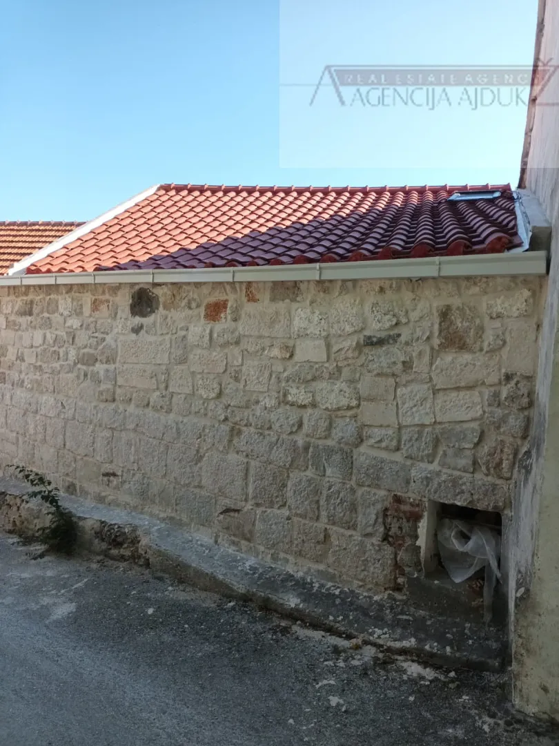 omiš lokva rogoznica renovirana kamena kuća 90 m2 - slika 3