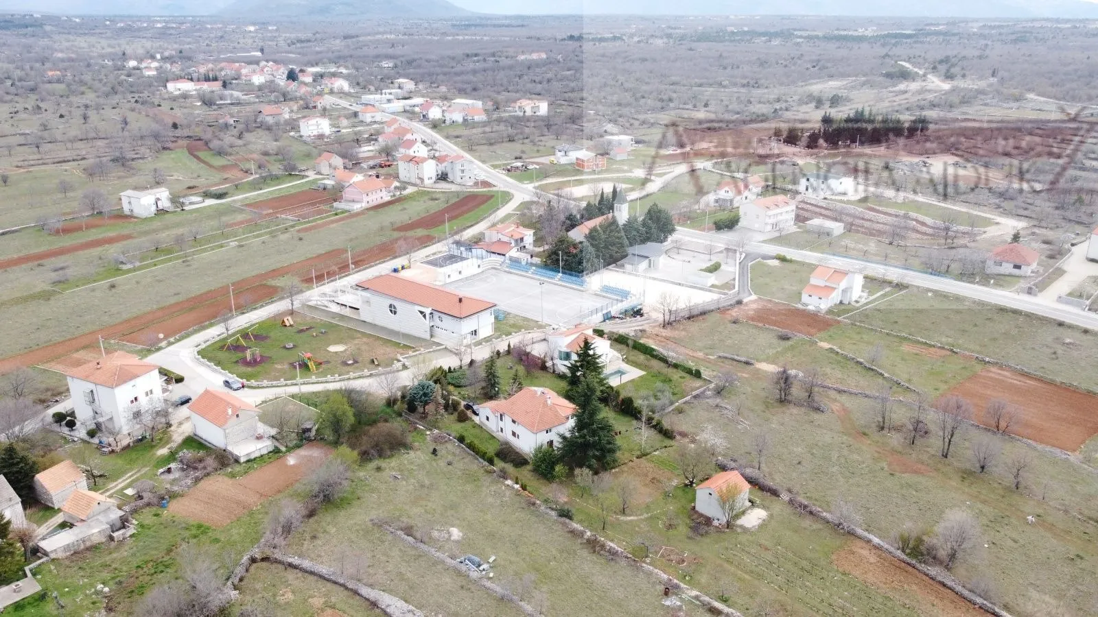 Cista Provo građevinsko zemljište 963 m2 novo u ponudi - Cista Provo, Cista provo