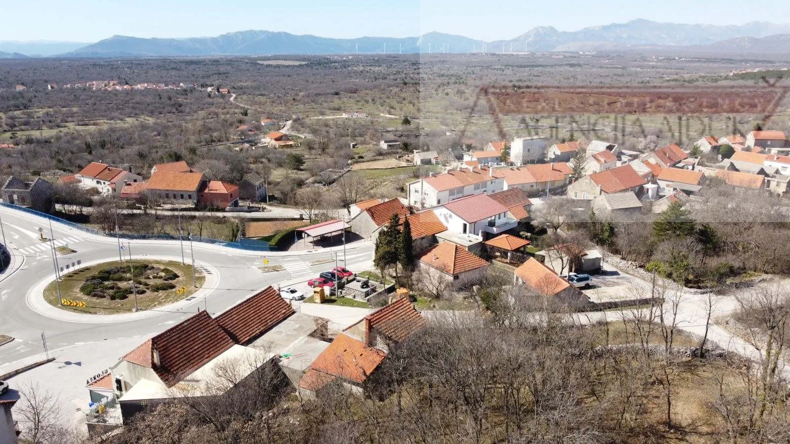 imotski lovreć stambeno-poslovni objekt 700 m2 - novo - slika 5