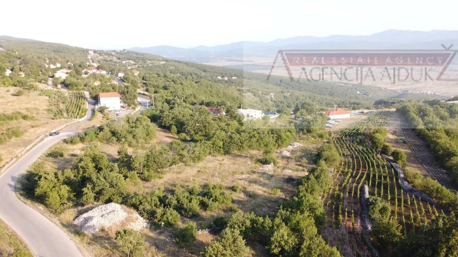 Imotski 2029 m2 građevinsko zemljište - otvoren pogled - novo - Imotski, Imotski