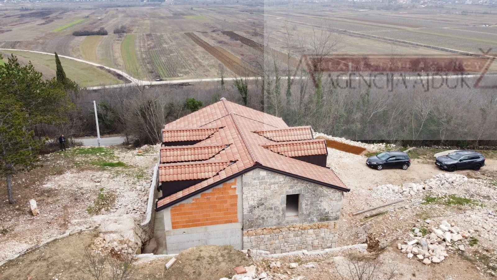 imotski kuća za odmor u izgradnji 300 m2 - parcela 4300 m2 - intima - slika 4