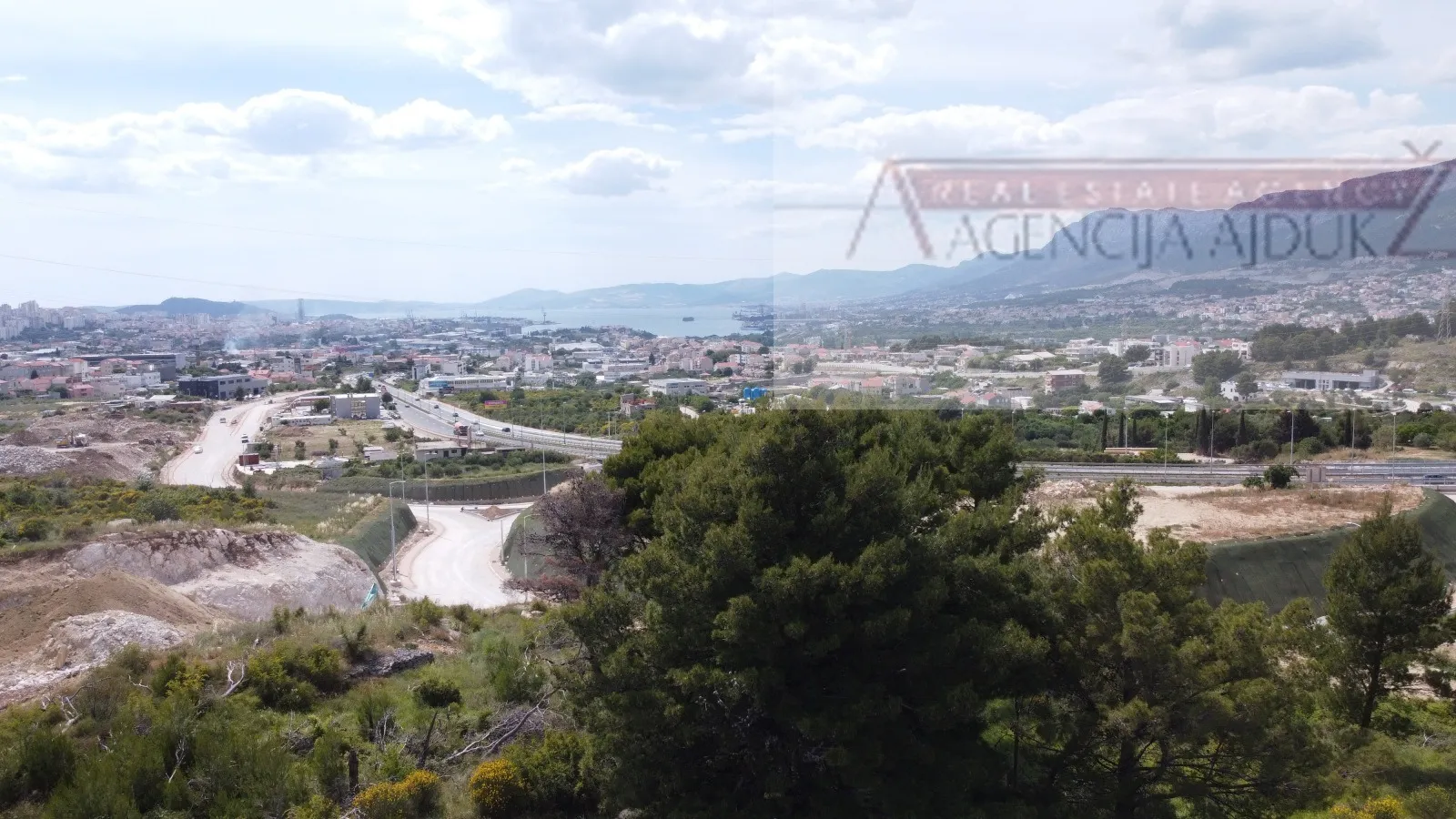 solin mravince moderna vila u izgradnji 521 m2 na parceli od 1473 m2 - slika 3