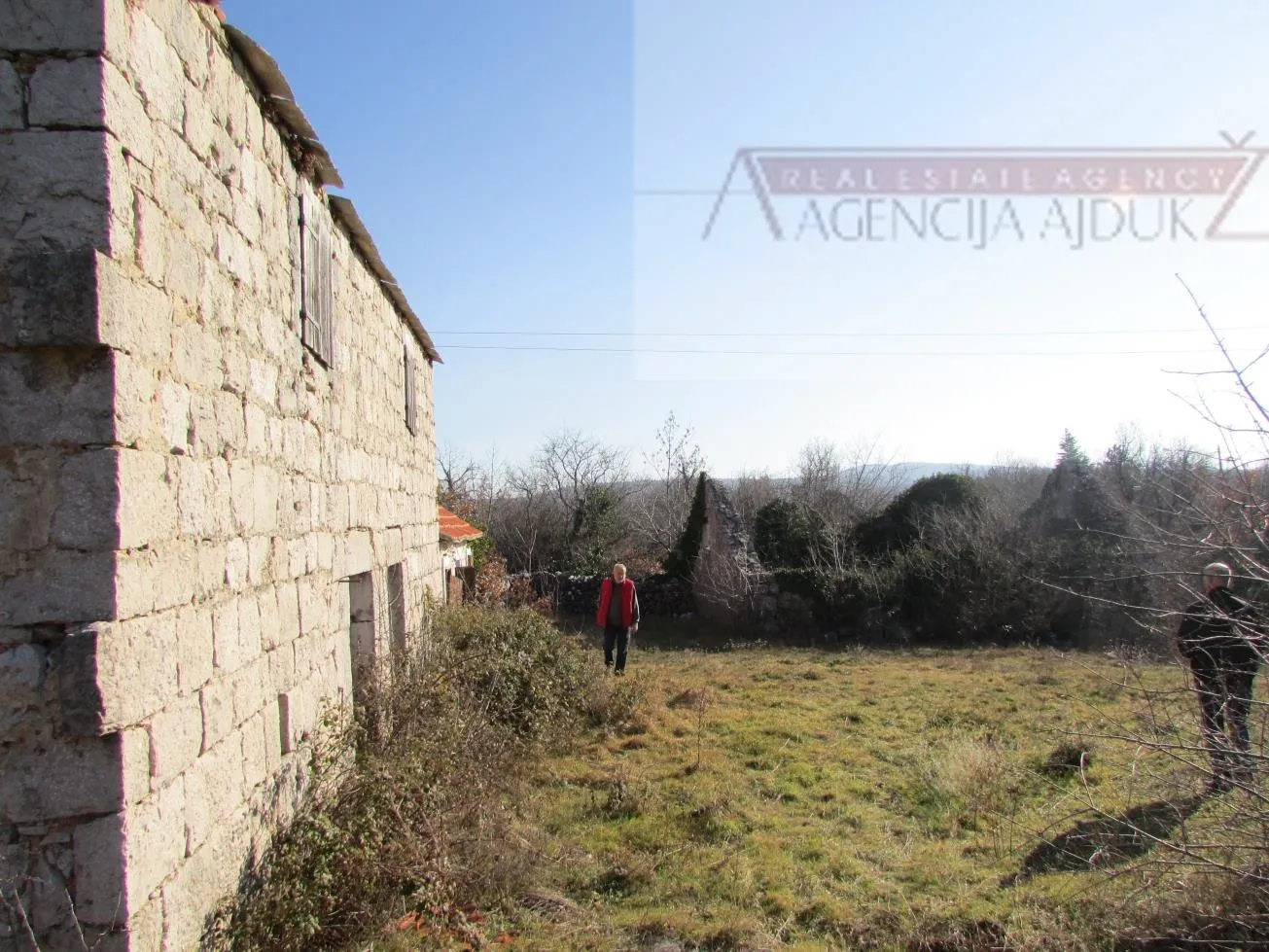 imotski lovreć četiri kamene kuće i velika okućnica 13000 m2 - slika 5