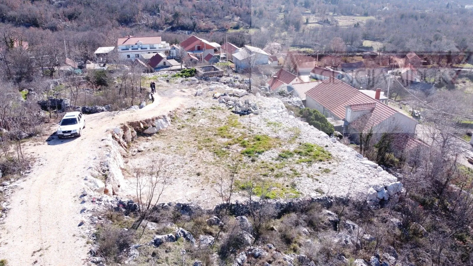 zagvozd 700 m2 građevinsko zemljište + gotovi iskopi - novo - slika 9