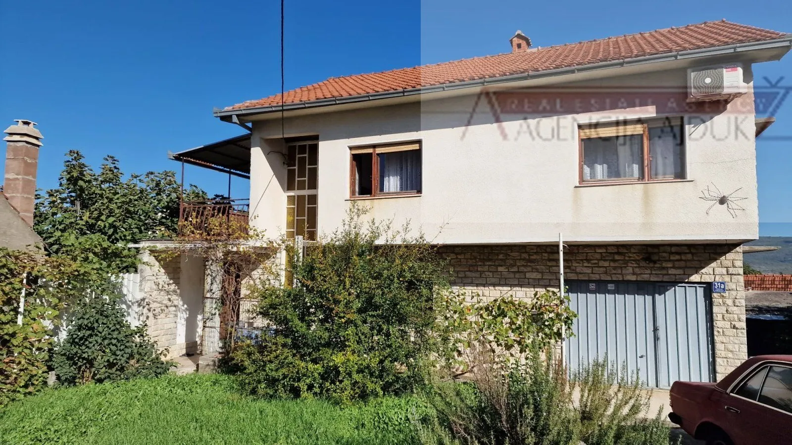 imotski samostojeća kuća 3 etaže 372 m2 + velika okućnica - slika 14