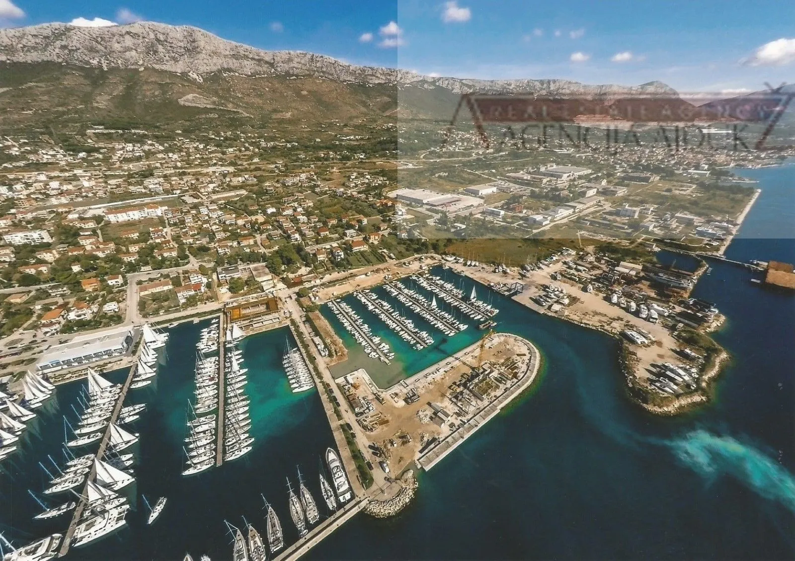 kaštel gomilica građevinsko m1 3200 m2 prvi red do mora - slika 2