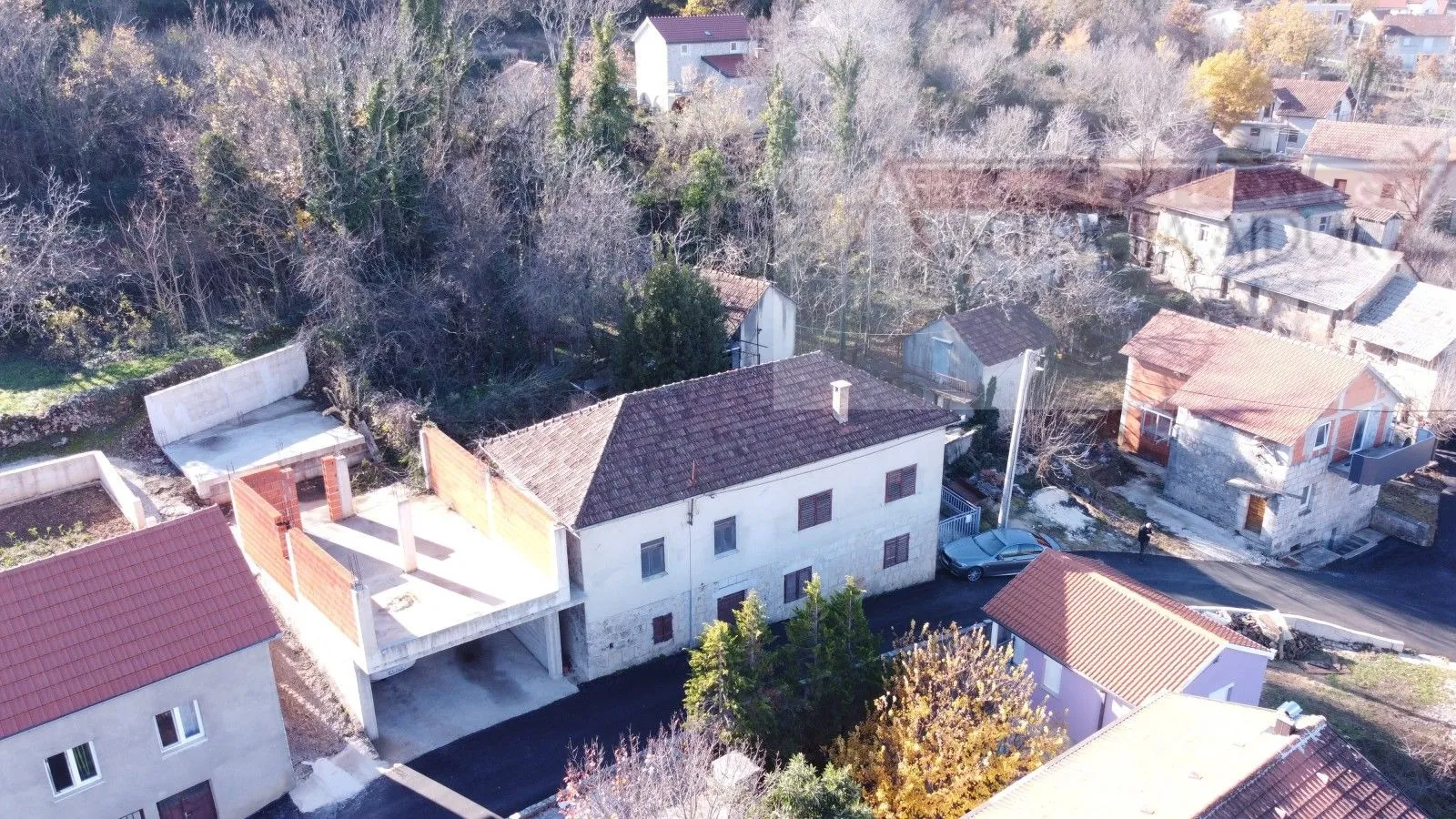imotski runović obiteljska kuće 230 m2 + okućnica - slika 3