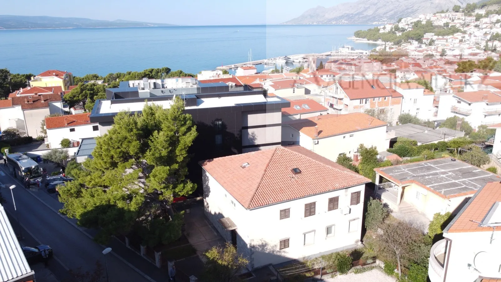 baška voda kuća 547 m2 uži centar, blizini mora i plaže - slika 1