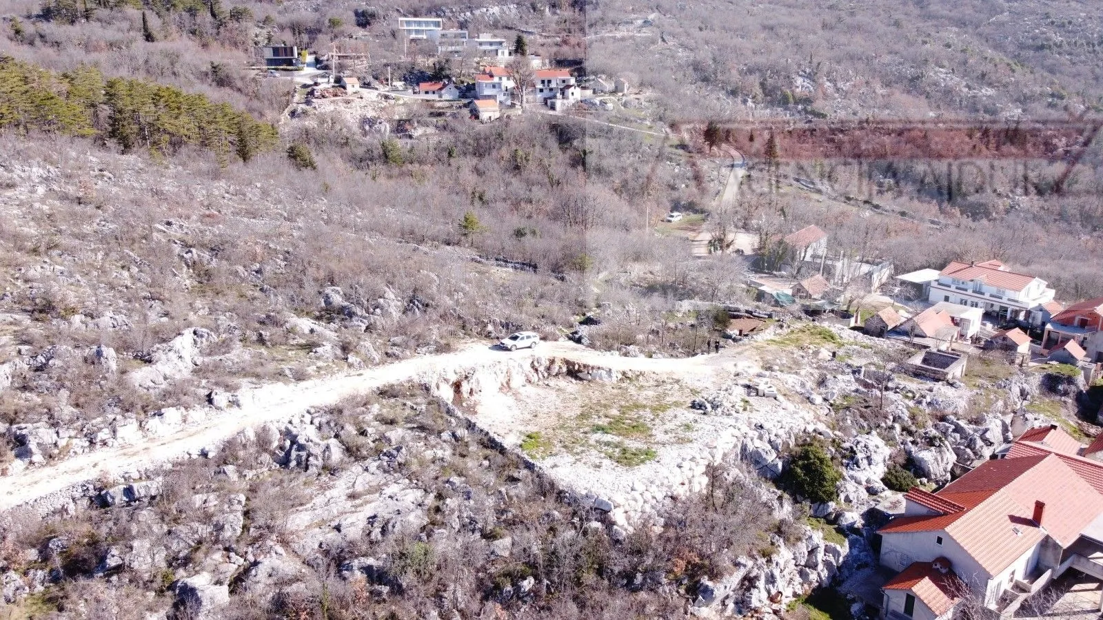 zagvozd 700 m2 građevinsko zemljište + gotovi iskopi - novo - slika 4