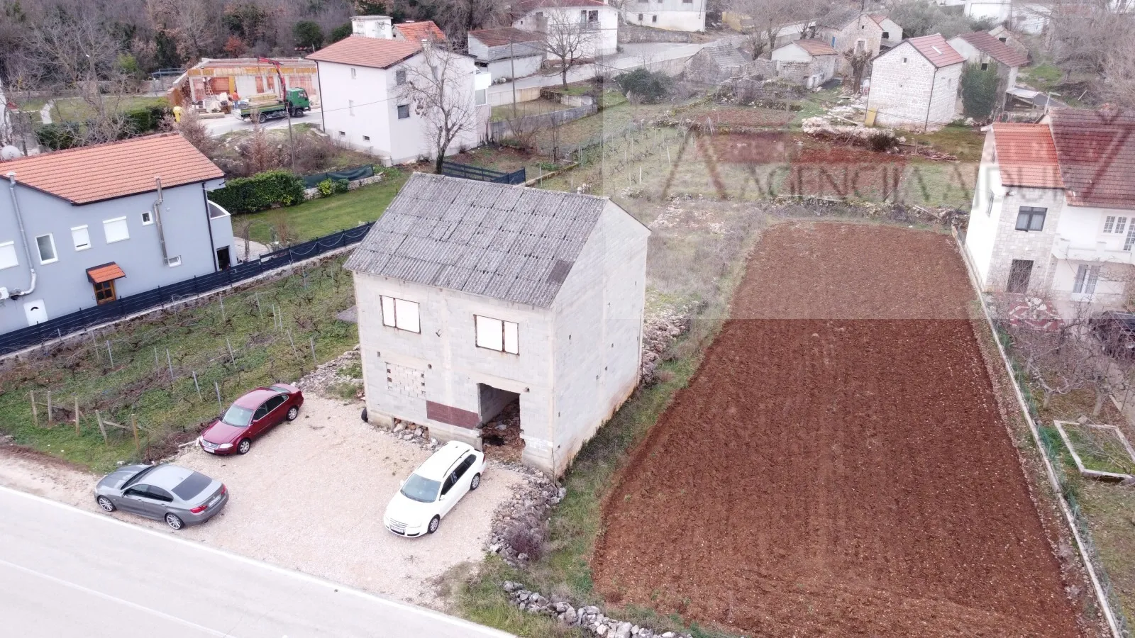 imotski kuća 229 m2 roh-bau zmijavci + dvorište 669 m2 - slika 7