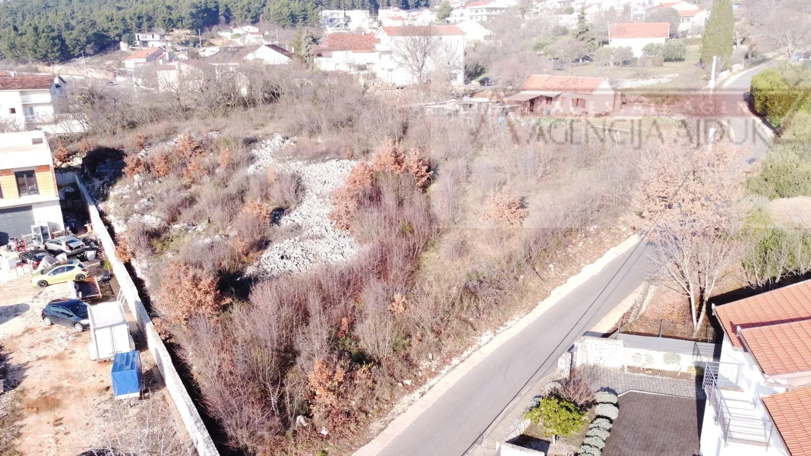 imotski 2271 m2 građevinsko zemljište - novo! - slika 2