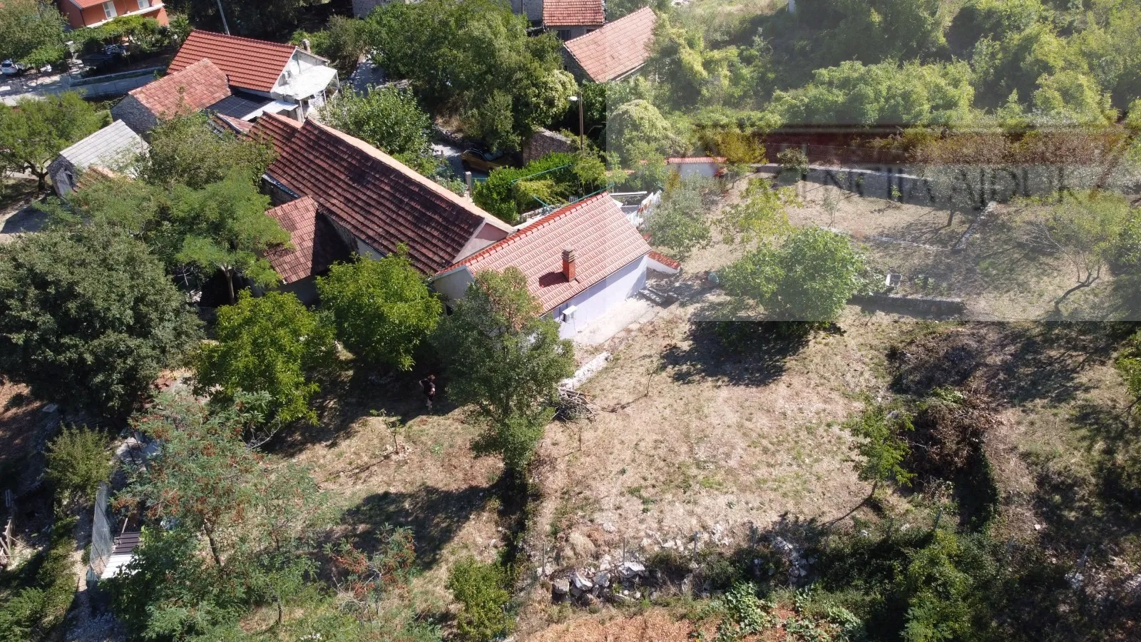 imotski obiteljska kamena kuća 250 m2 + okućnica 1209 m2 drum - slika 14