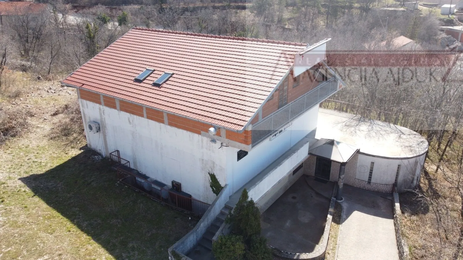 imotski lovreć stambeno-poslovni objekt 700 m2 - novo - slika 3