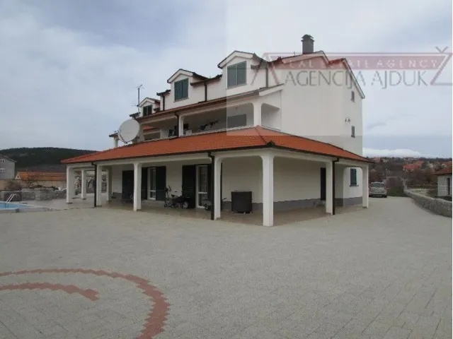 imotski - cista provo vila sa bazenom 742 m2 - sniženo - slika 2
