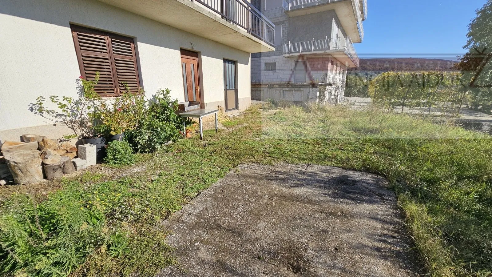 imotski poslovni prostor 200 m2 + dvorište - najam - slika 13