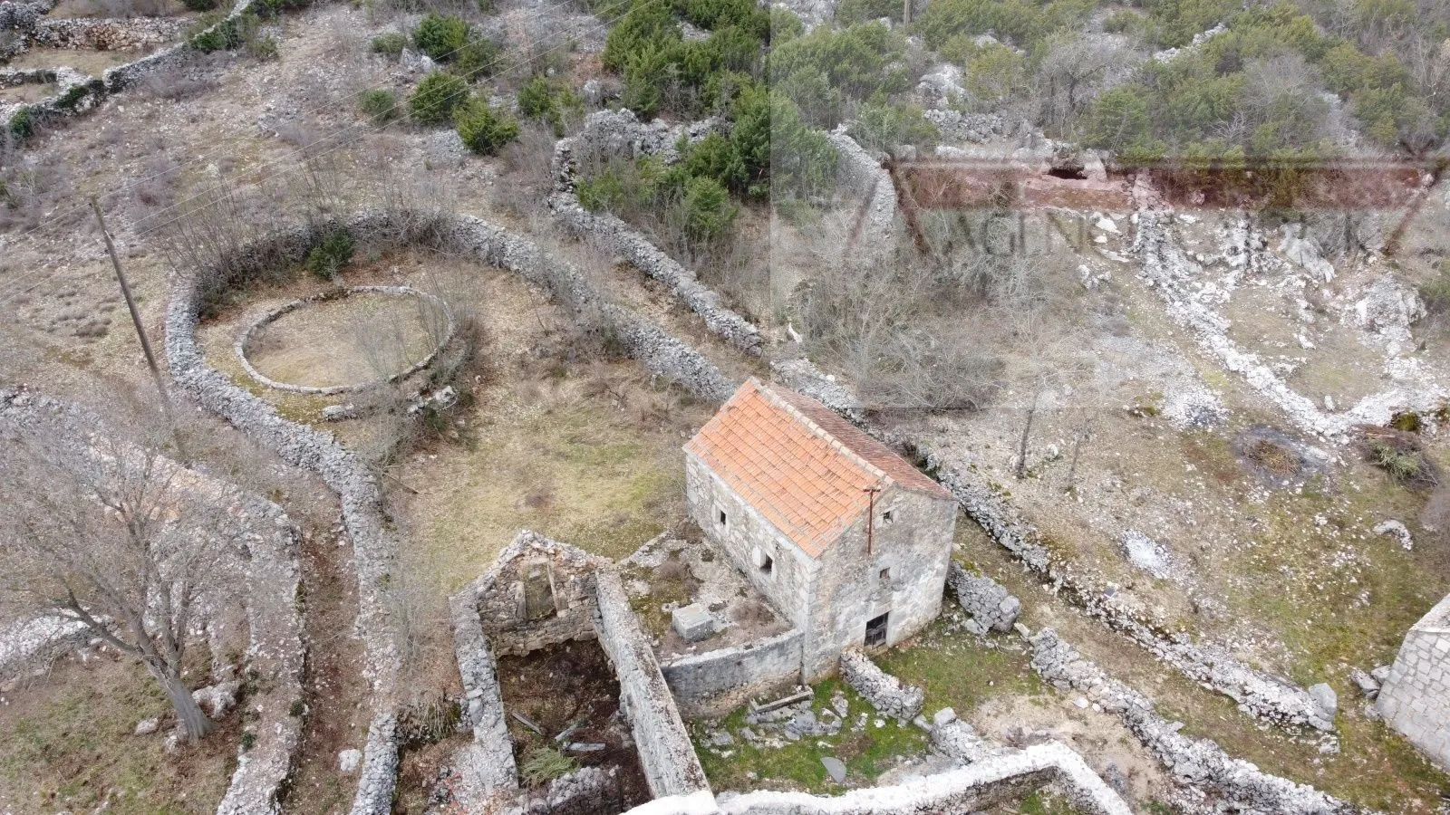 Imotski Slivno kamene kuće + okućnica - novo u ponudi - Slivno, Runovići