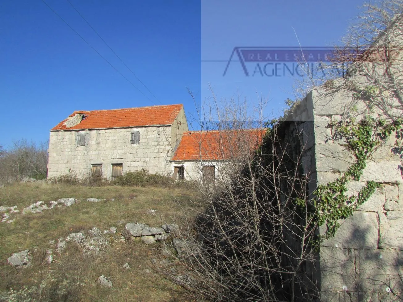 imotski lovreć četiri kamene kuće i velika okućnica 13000 m2 - slika 9