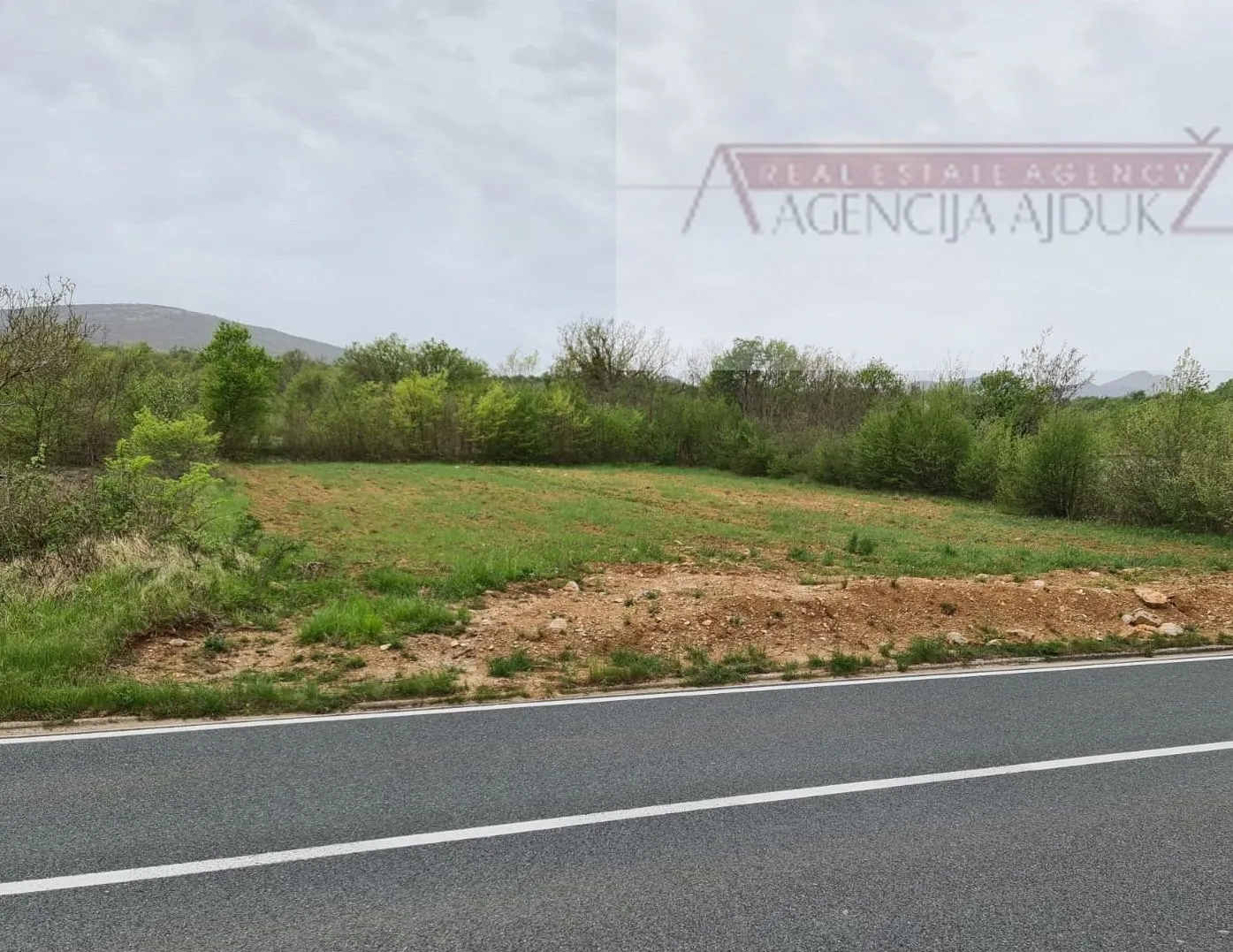 sinj hrvace građevinsko zemljište 1400 m2 - povoljno - slika 3
