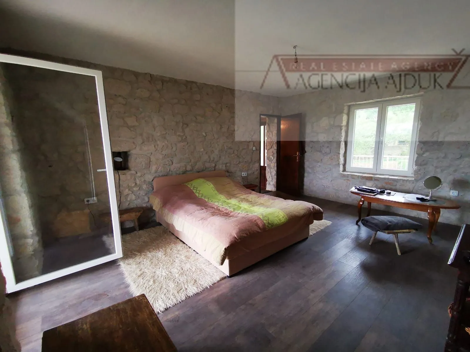 imotski runović kamena kuća 250 m2 sa uređenom okućnicom - slika 3